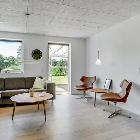 Sunna - 500m From The Sea By Interhome